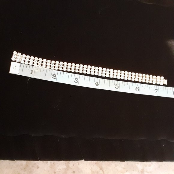 Elegant Silver Necklace and Bracelet Set - Picture 7 of 8